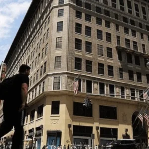 America’s Oldest Department Store Is Closing All Its Stores After 200 Years