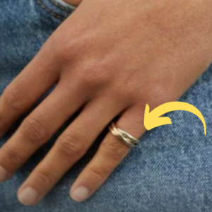 If You See a Woman Wearing a Wedding Ring On Her Pinky, Here’s What It Means