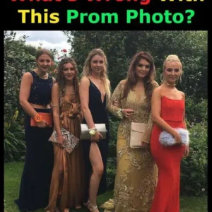 Five girls pose for prom photo – Later it goes viral due to little hidden detail