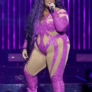 Lizzo Reveals Shocking Weight Loss With Fans And You Better Sit Down Before Seeing Her