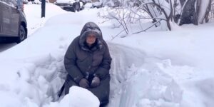 On My Way to Work, I Found an Elderly Woman Almost Frozen in a Snowdrift Near My House – What She Gave Me Changed Everything