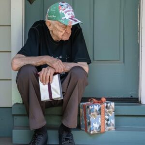 Lonely Old Man Invites Family to Celebrate His 93rd Birthday, but Only a Stranger Shows Up