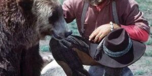 Playing the role of Grizzly Adams was Dan Haggerty.